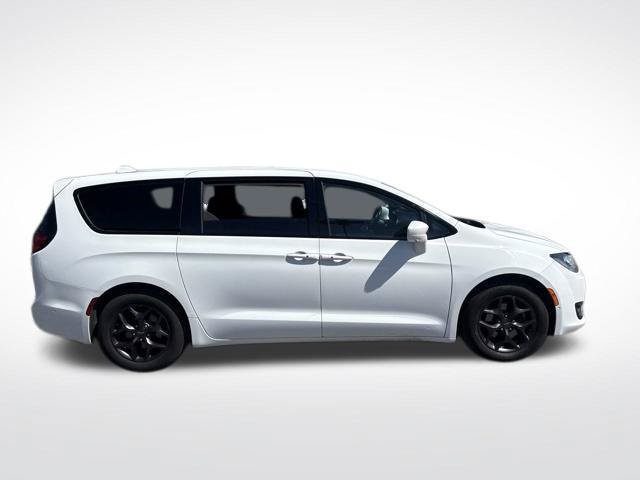 Used 2019 Chrysler Pacifica Touring Plus w/ Advanced Safetytec Group FWD image 9