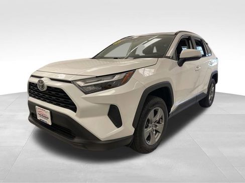 Used 2022 Toyota RAV4 XLE w/ Convenience Package AWD/4WD image 3