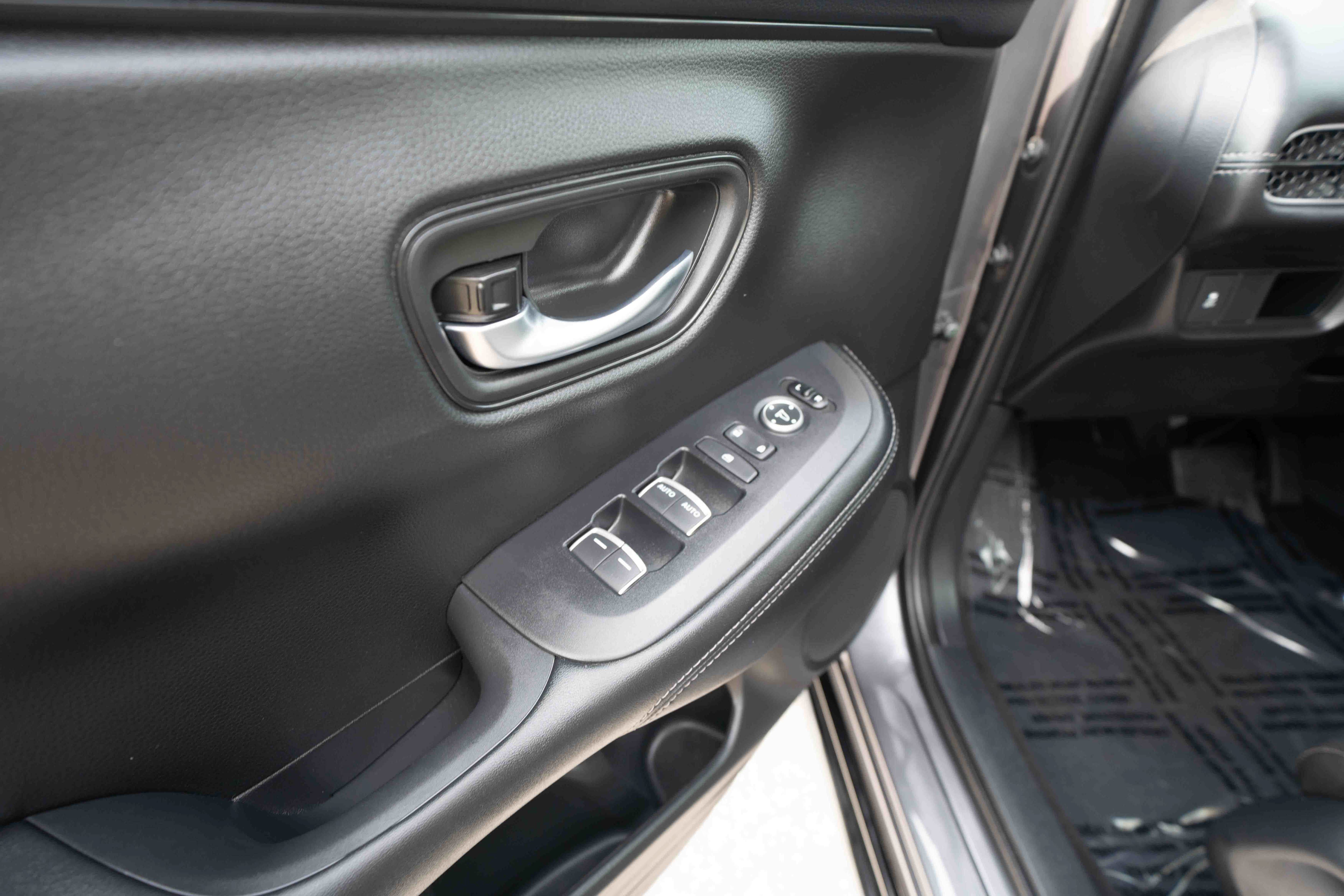 Certified 2026 Honda HR-V EX-L image 7