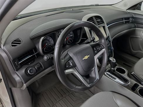 Used 2015 Chevrolet Malibu LT image 22
