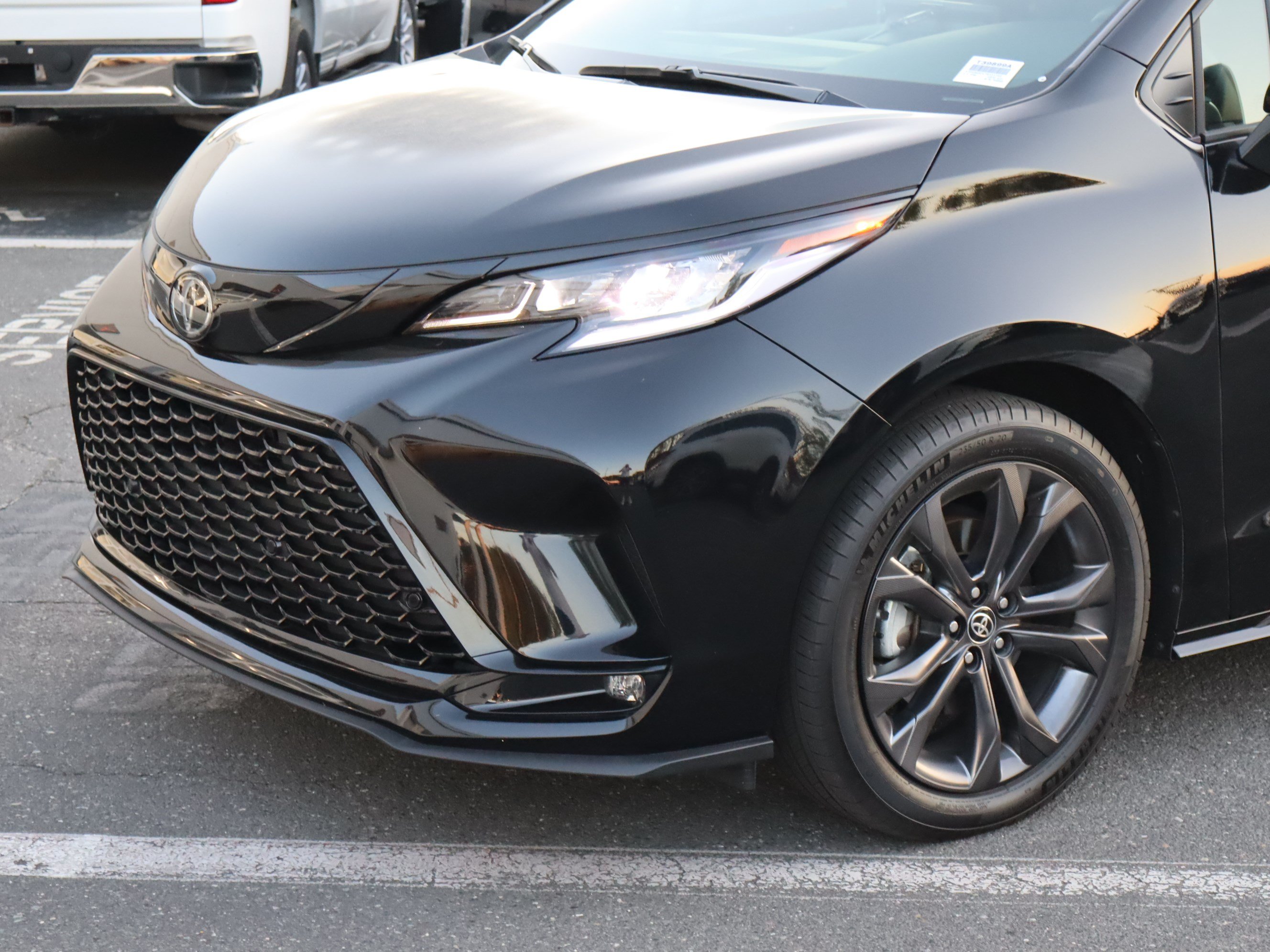 Used 2026 Toyota Sienna XSE FWD image 6