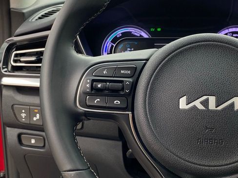 Used 2022 Kia Niro LXS image 14