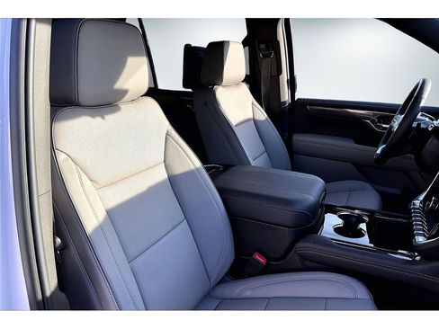 New 2026 GMC Yukon XL Elevation image 11