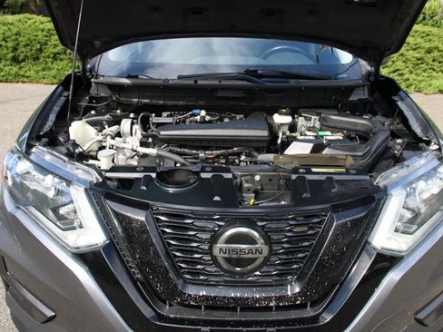 Used 2018 Nissan Rogue SV AWD/4WD image 20