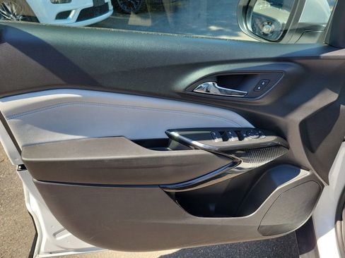 Used 2025 Chevrolet Trax LT FWD image 19