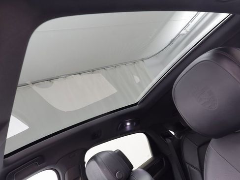 Used 2022 Porsche Cayenne Platinum Edition image 16