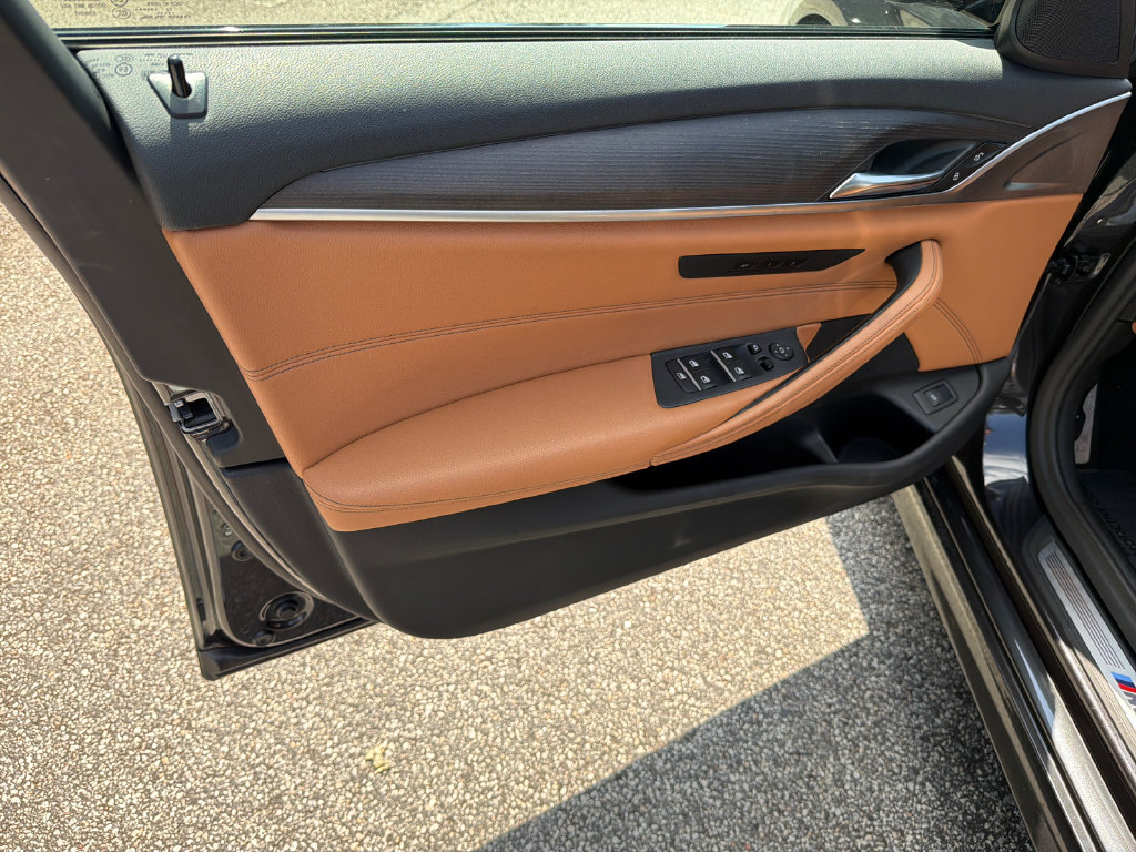 Used 2023 BMW 540i w/ M Sport Package RWD image 10