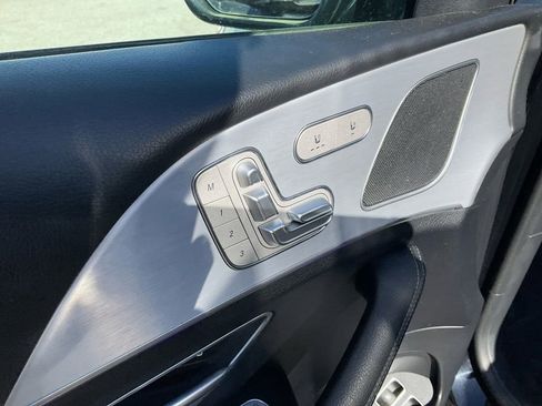 Used 2024 Mercedes-Benz GLE 450e 4MATIC image 12