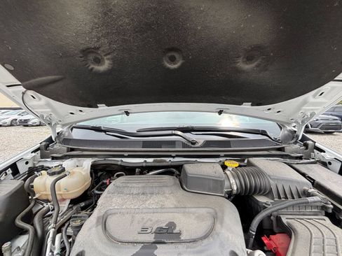 Used 2025 Chrysler Pacifica Limited FWD image 37