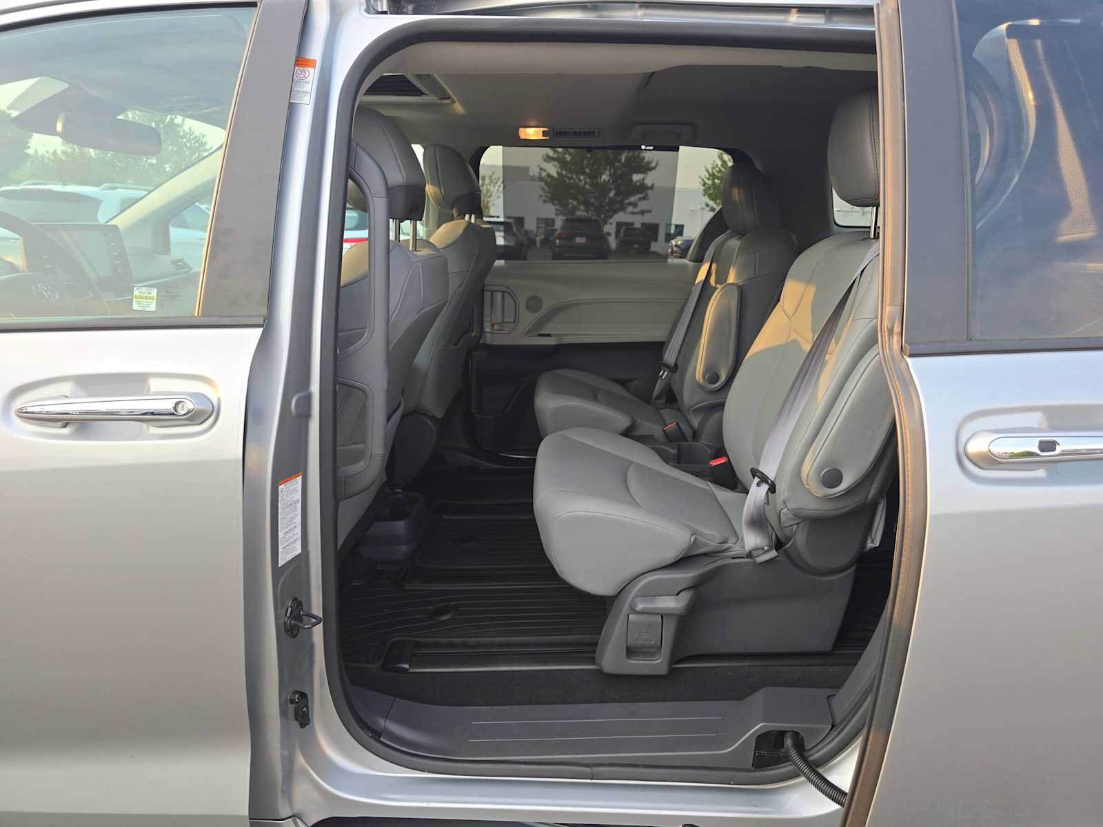 Certified 2021 Toyota Sienna XLE FWD image 18