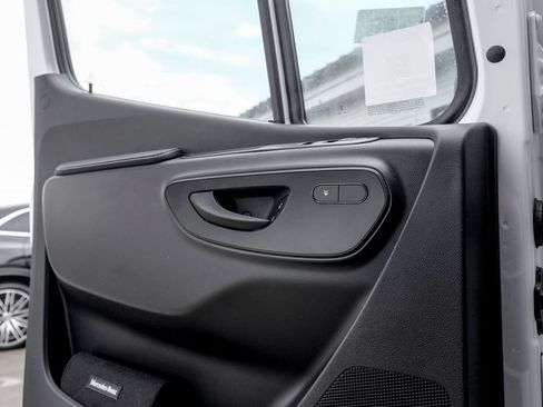 Used 2026 Mercedes-Benz Sprinter 2500 image 12