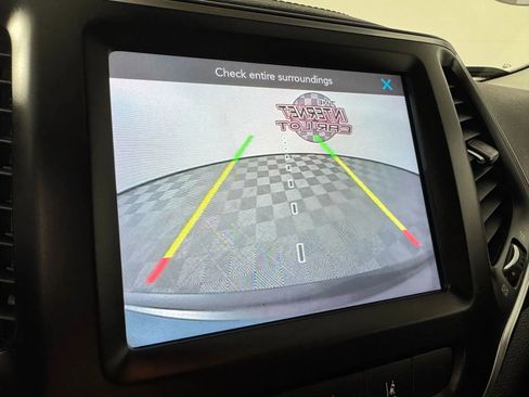 Used 2021 Jeep Cherokee Latitude Lux w/ Comfort/Convenience Group image 18