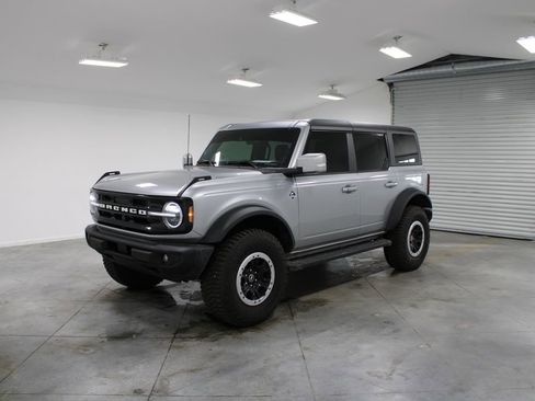 Used 2024 Ford Bronco Outer Banks w/ Sasquatch Package image 4