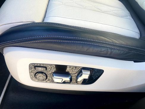 Used 2022 BMW X5 xDrive40i w/ M Sport Package image 11