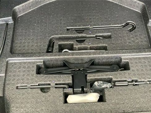 Used 2017 Subaru Outback 2.5i Premium image 16