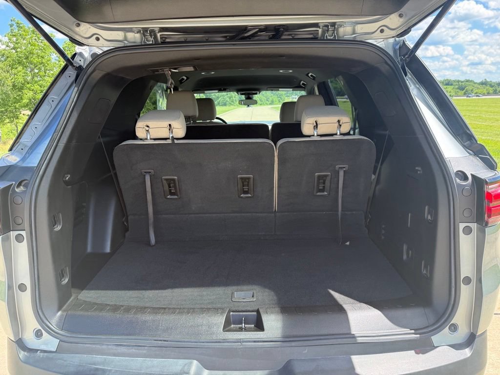 Used 2023 Chevrolet Traverse LS w/ Safety Package FWD image 6