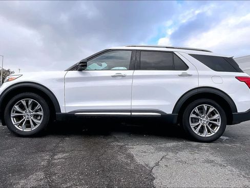 Used 2022 Ford Explorer Limited w/ Equipment Group 301A RWD image 3