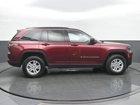 Used 2024 Jeep Grand Cherokee Laredo AWD/4WD image 6