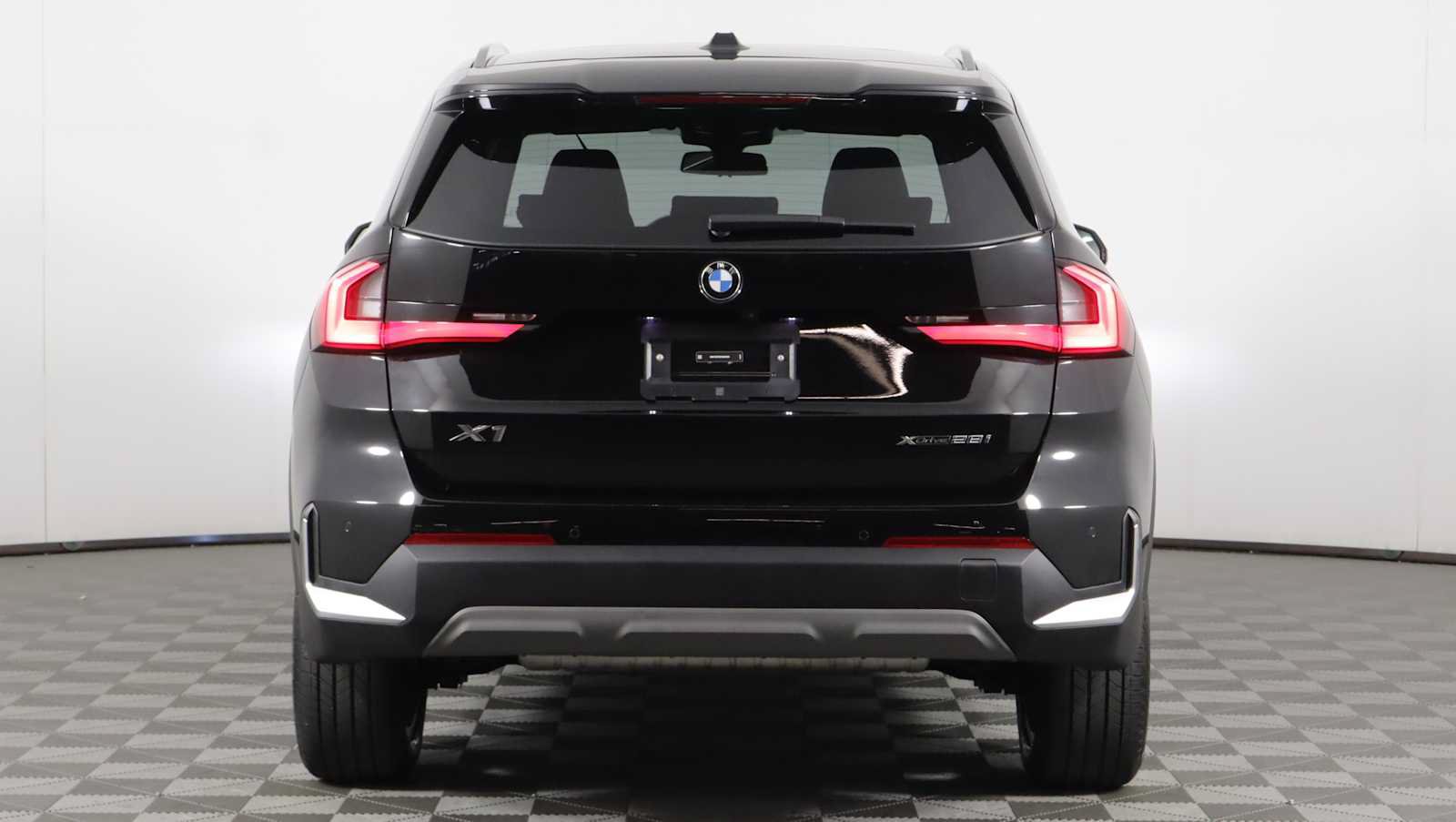 Used 2023 BMW X1 xDrive28i w/ Convenience Package AWD/4WD image 5