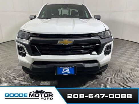 Used 2024 Chevrolet Colorado LT w/ LT Convenience Package II AWD/4WD image 3