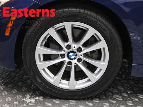 Used 2017 BMW 320i xDrive Sedan AWD/4WD image 32