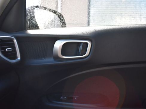 Used 2022 Hyundai Venue SE image 20