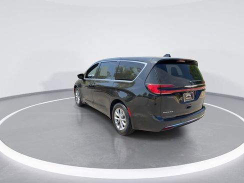 New 2026 Chrysler Pacifica Limited image 6