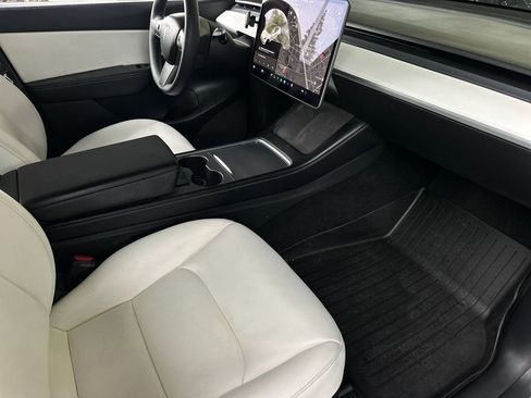 Used 2021 Tesla Model Y Long Range image 17