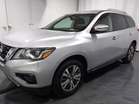 Used 2019 Nissan Pathfinder SV image 3