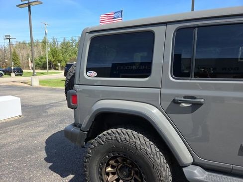 Used 2020 Jeep Wrangler Unlimited Sahara AWD/4WD image 32