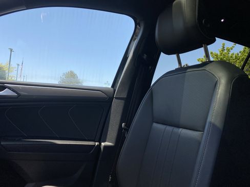 Used 2023 Volkswagen Tiguan SE R-Line image 31