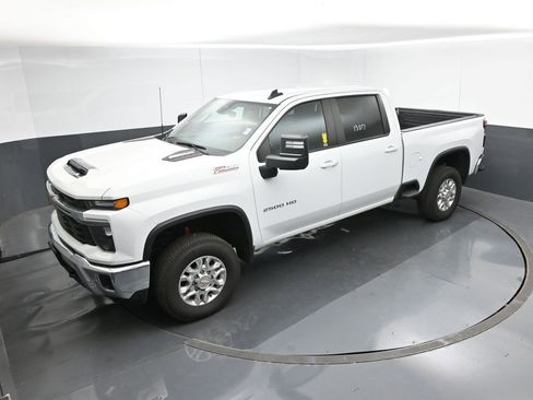 Used 2024 Chevrolet Silverado 2500 LT image 42
