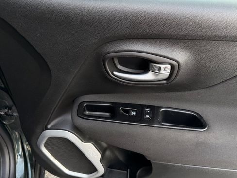 Used 2021 Jeep Renegade Sport image 25