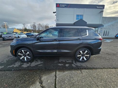 New 2026 Mitsubishi Outlander SEL image 8