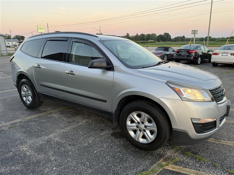 Used 2017 Chevrolet Traverse LS FWD image 3