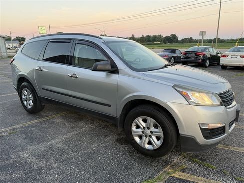 Used 2017 Chevrolet Traverse LS FWD image 3