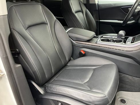 Used 2019 Audi Q8 Prestige AWD/4WD image 23