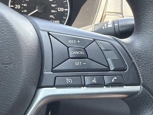 Used 2025 Nissan Altima 2.5 SV FWD image 25