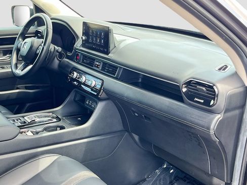 Used 2025 Honda Pilot EX-L image 29