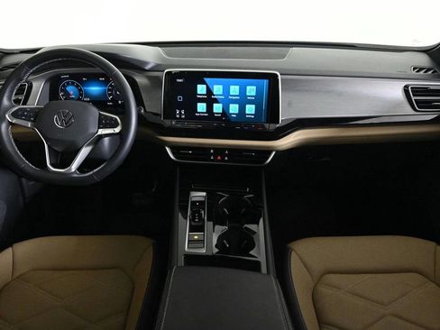 Used 2025 Volkswagen Atlas Cross Sport SE w/ Panoramic Sunroof Package image 9