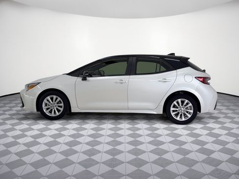 Used 2023 Toyota Corolla SE FWD image 2