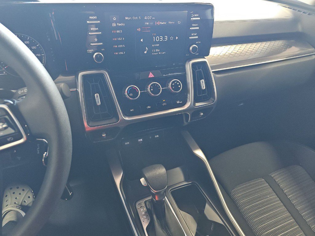 Certified 2023 Kia Sorento LX AWD/4WD image 14