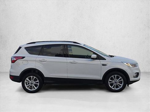 Used 2018 Ford Escape SE FWD image 4
