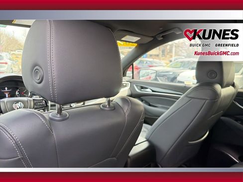 Used 2024 Buick Enclave Premium image 29