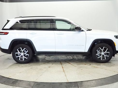 Used 2025 Jeep Grand Cherokee Limited w/ Trailer Tow Package image 8