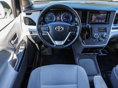 Used 2019 Toyota Sienna L FWD image 22