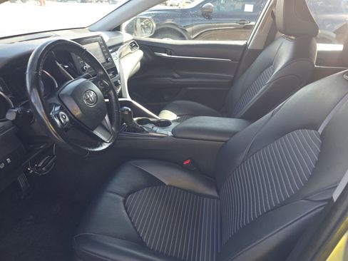 Used 2022 Toyota Camry SE image 3