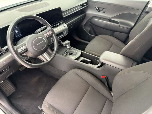 Used 2025 Hyundai Kona SEL FWD image 4