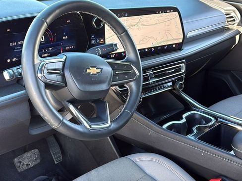 Used 2025 Chevrolet Traverse LT image 21