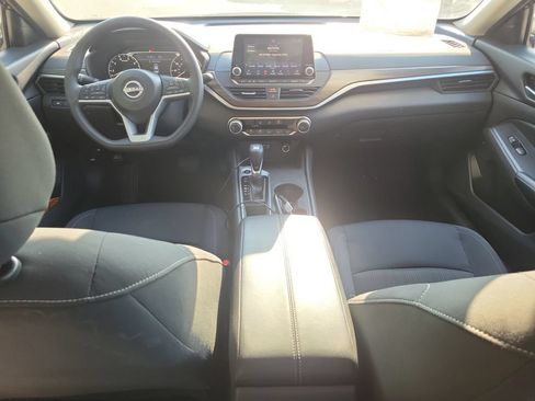 Used 2025 Nissan Altima 2.5 SV FWD image 10
